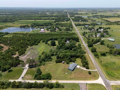 933 SE 93rd St, Wakarusa, KS 66546 - photo 2