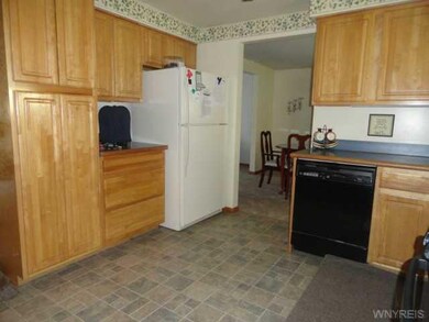 Kitchen Updated kitchen with Pantry and  built-in 
