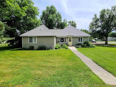 415 Holdrege Ave, Basin, WY 82410 - photo 2