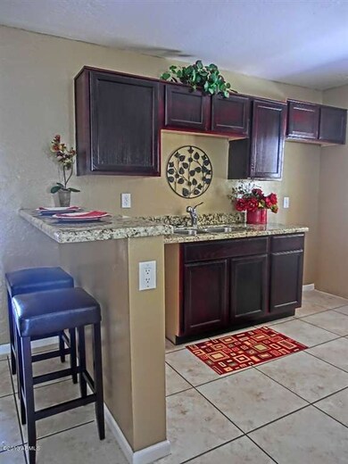 Kitchen w/Breakfast Bar