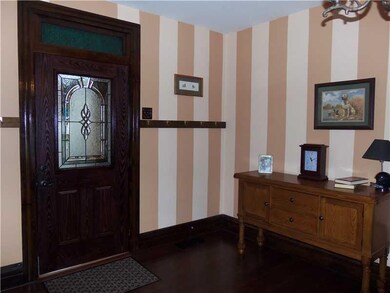 Entry/Foyer.
