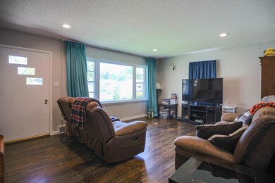 Entry way/ Living Room