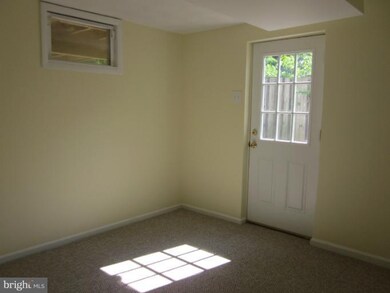 6010 Somerset Rd, Riverdale, MD 20737 - photo 5