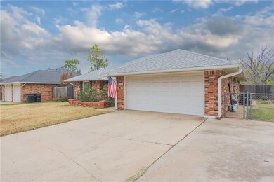 1805 E Hills Dr, Moore, OK 73160 - photo 2