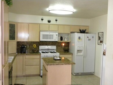 Kitchen. Roomy Kitchen