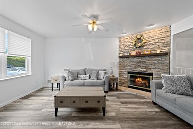 30 Peachtree Ln unit 313, Jamesburg, NJ 08831 - photo 3