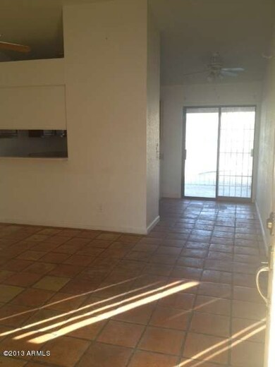 flower living room looking to kitchen