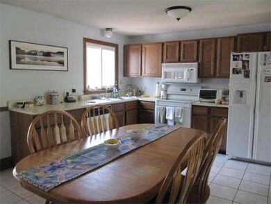 11 Carillon Cir, Easthampton, MA 01027 - photo 2