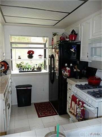 Fully functional kitchen