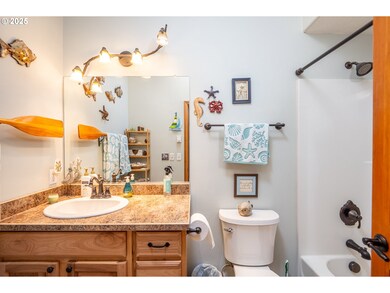 3877 SW Dahlia Ln, Waldport, OR 97394 - photo 5