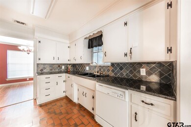 1804 Glen Arbor Dr, Tyler, TX 75703 - photo 4