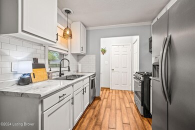 7-web-or-mls-7507-hallmark-dr