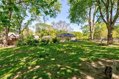 4048 42nd St, Des Moines, IA 50310 - photo 3