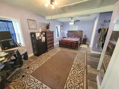 214 N 1st St, Alvin, TX 77511 - photo 6