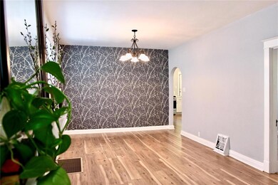 New wallpaper and light fixture with dimmer in din