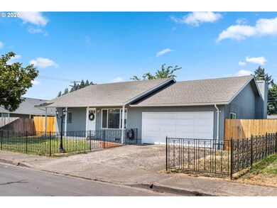 492 W Olympic St, Springfield, OR 97477 - photo 3