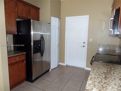 Stainless appliances, granite counters