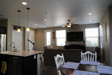 3037 Mount Rainier Ln, Clovis, CA 93619 - photo 7