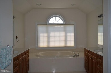 9791 Maple Trace Cir, Fairfax, VA 22032 - photo 2