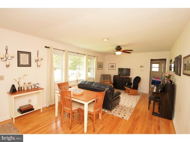 113 Springcrest Dr, Hightstown, NJ 08520 - photo 4