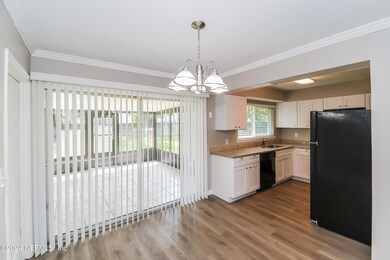 005-photo-dining-room-10912126