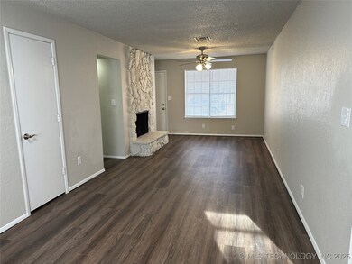 1012 E 143rd St, Glenpool, OK 74033 - photo 2