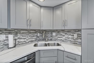 1042 Humber Cir unit 16C, Saint Louis, MO 63129 - photo 7