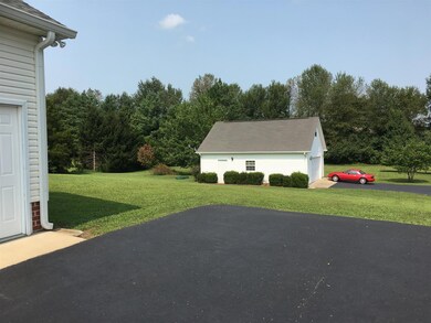 405 Meadowlark Dr, Shelbyville, TN 37160 - photo 7