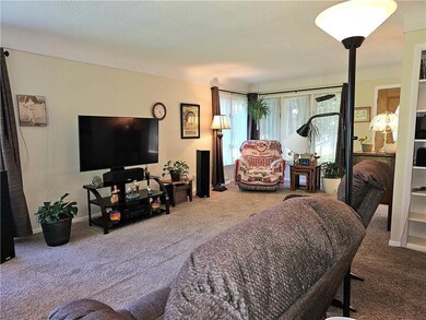 3929 Oakshire Rd, Des Moines, IA 50310 - photo 4