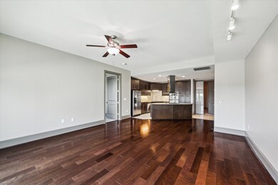 9870 Gaylord Dr unit 726, Houston, TX 77024 - photo 5