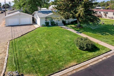 842 E Adams St, Powell, WY 82435 - photo 4