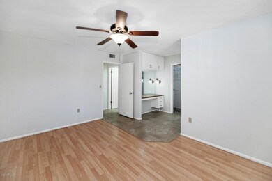 10407 W Deanne Dr-large-012-013-10407 W