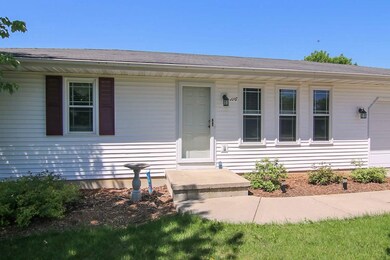 116 Teddy St, Brooklyn, WI 53521 - photo 2