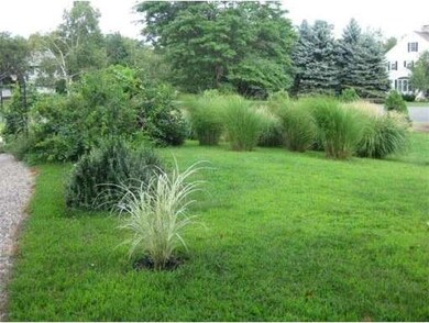 11 Barry Cir, Amherst, MA 01002 - photo 4