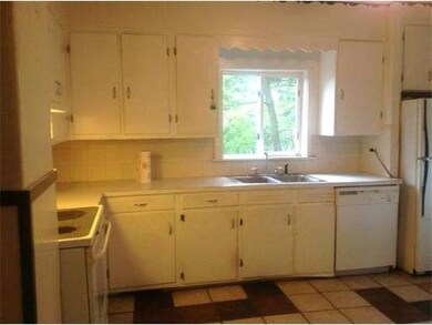 515 Burncoat St, Worcester, MA 01606 - photo 4