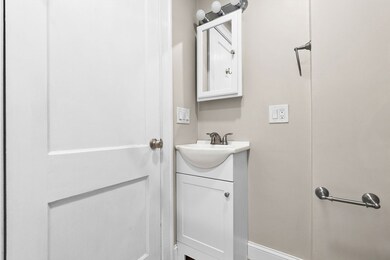 28 Poplar St unit 7, Danvers, MA 01923 - photo 7