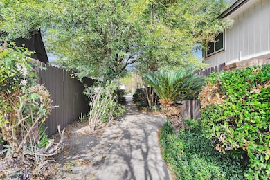 12024B Mighty Oak Dr, Houston, TX 77066 - photo 2