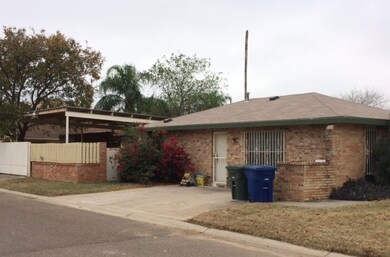 1413 Hibiscus Ln, Laredo, TX 78041 - photo 2