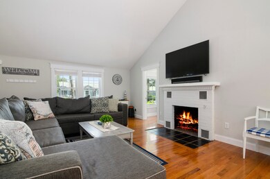002-photo-living-room-7368209
