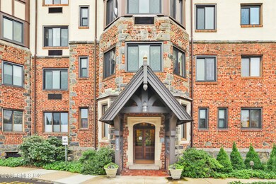 Greenwich Lodge unit 6C, Greenwich, CT 06830 - photo 2