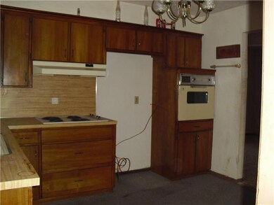 Kitchen. built in stove & oven, upper ledge will b