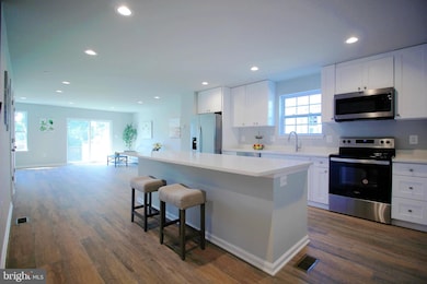 829 Fernhill Rd, Clearwater Beach, MD 21226 - photo 2