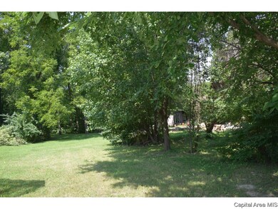 145 Bluebird Ln, Jacksonville, IL 62650 - photo 2