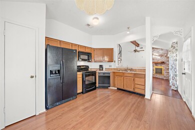 3106 Wood Fox Dr, Alvin, TX 77511 - photo 4