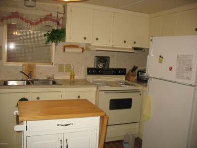 5738 Box R Kitchen (1)