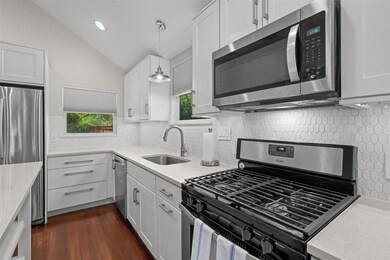Kitchen with appliances with stainless steel fini