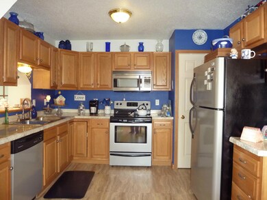 1002 2nd Ave NE, Jamestown, ND 58401 - photo 4