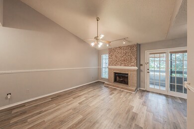 2101 Saint Michaels Dr unit 209, Arlington, TX 76011 - photo 3