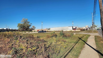 30935 Utica Rd, Roseville, MI 48066 - photo 2