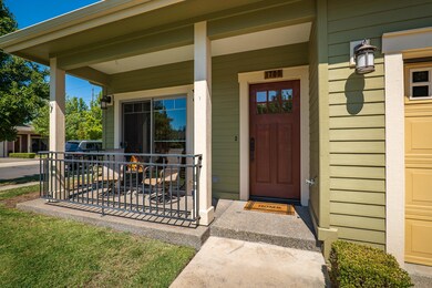 1700SESoftwoodWay-003